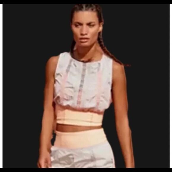 NWOT Free People Oh Hey  Appliqué Chai TeCrop top size XS - Picture 1 of 6